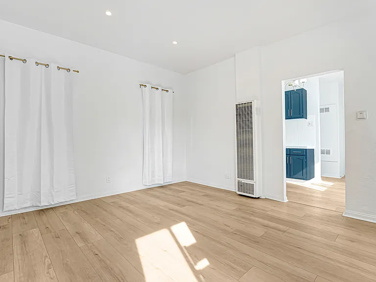 221 S Avenue 19 #221-1/4 — Photo 2