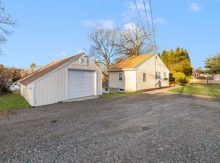 8 Pine Ln, Coventry, RI 02816