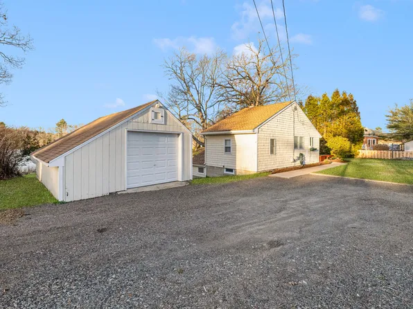 8 Pine Ln, Coventry, RI 02816