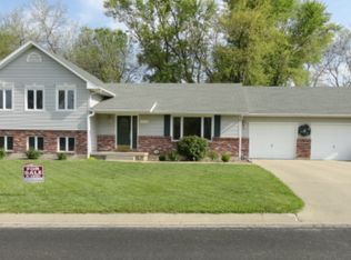 1415 E Timber Ridge Dr, Sedalia, MO 65301