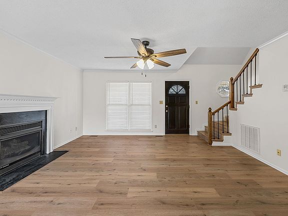 5th image of 214 Ashton Dr