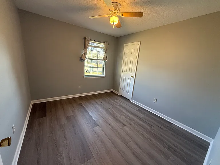 112 NE Jamey Ln — Photo 9