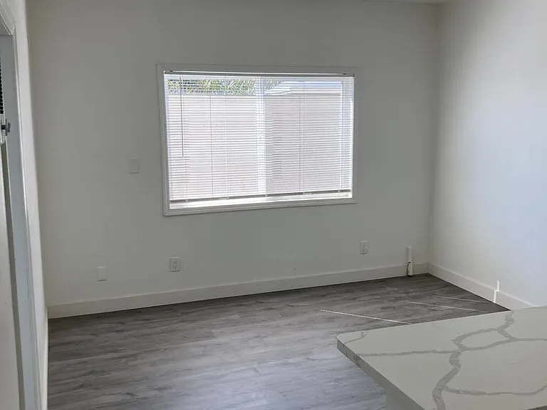 39 Sunset Ave. — Photo 24