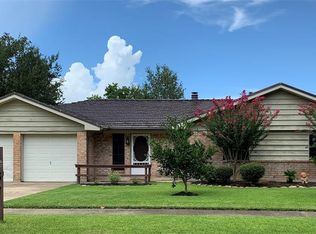 1917 Meadow Creek Dr, Pearland, TX 77581