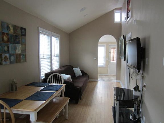 2nd image of 255 Sheridan Ave