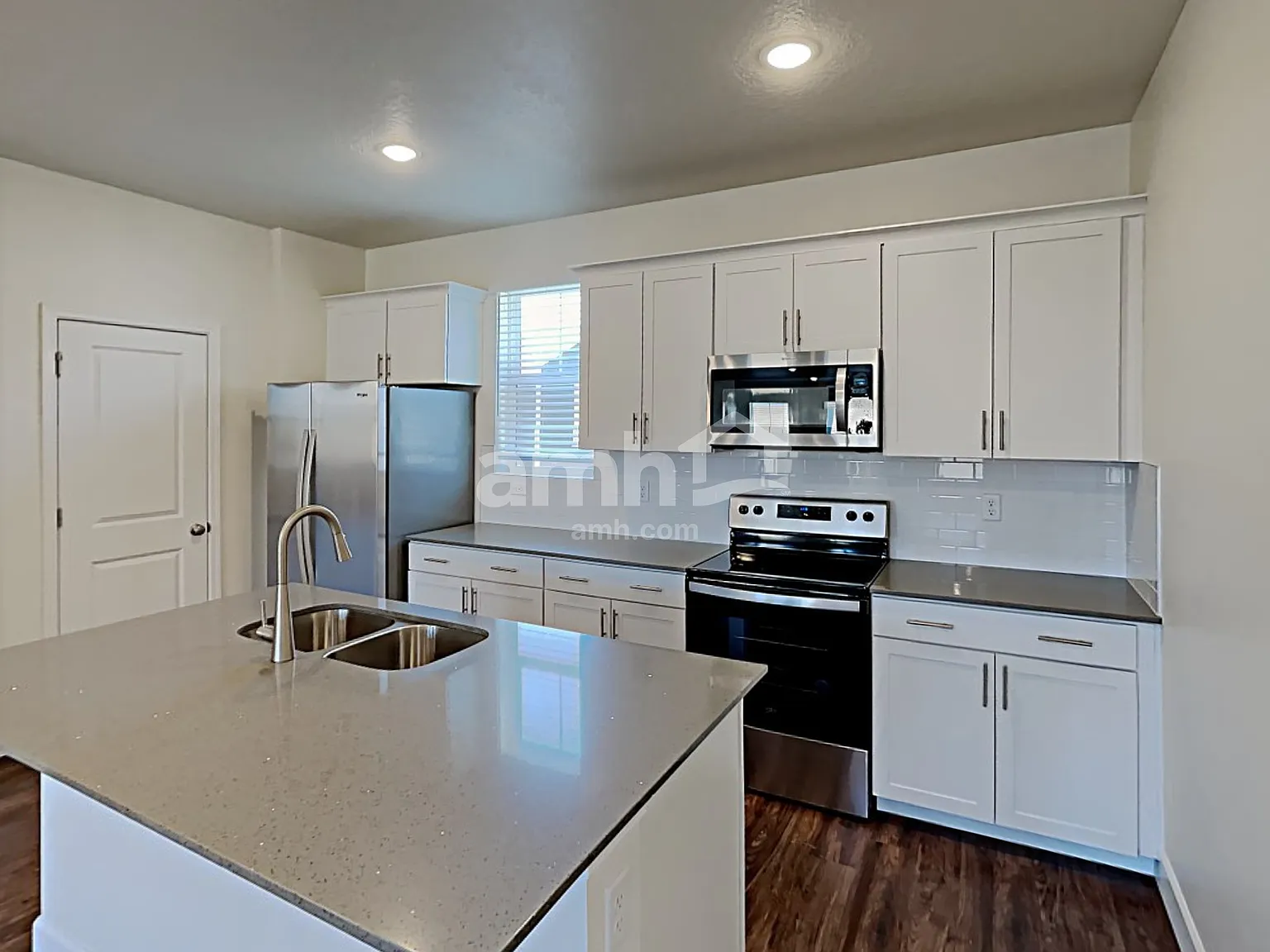 3 bed, 2.5 bath, 1587 sqft, $2,225 — Photo 3