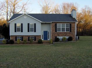1001 Pin Oak Dr, Pleasant View, TN 37146