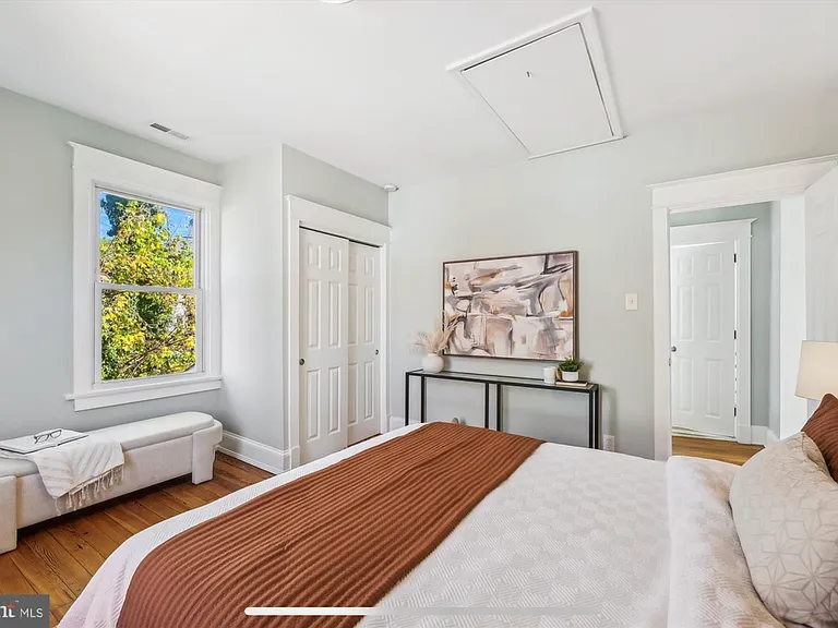 4451 Macarthur Blvd NW — Photo 31