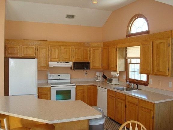 4th image of 4656 Asbury Ave
