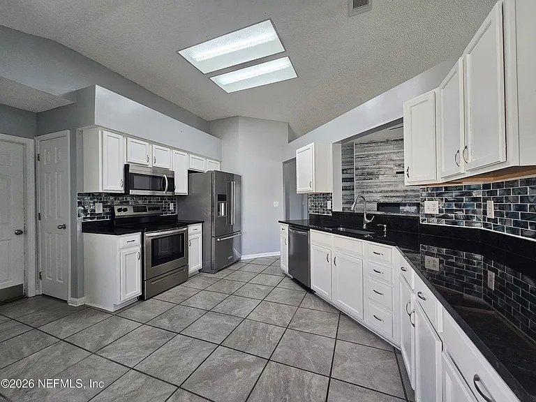 13041 Staffordshire Dr S — Photo 3
