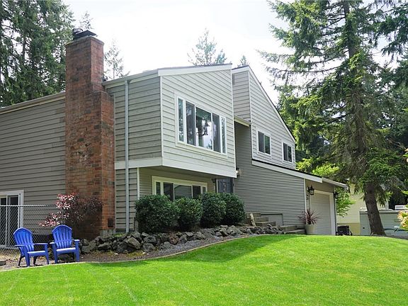 2nd image of 999 NE Melia Ln