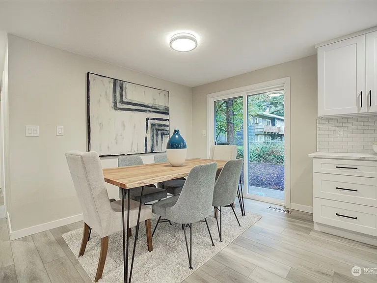 22803 SE 21st St — Photo 13