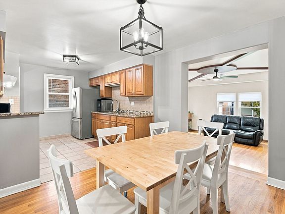 5th image of 3649 W 58th Pl