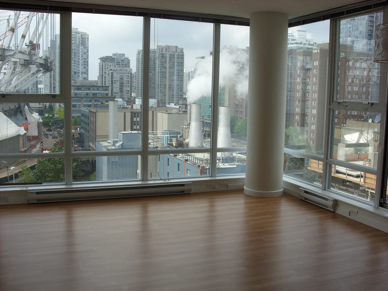 668 Citadel Parade Vancouver — Photo 2