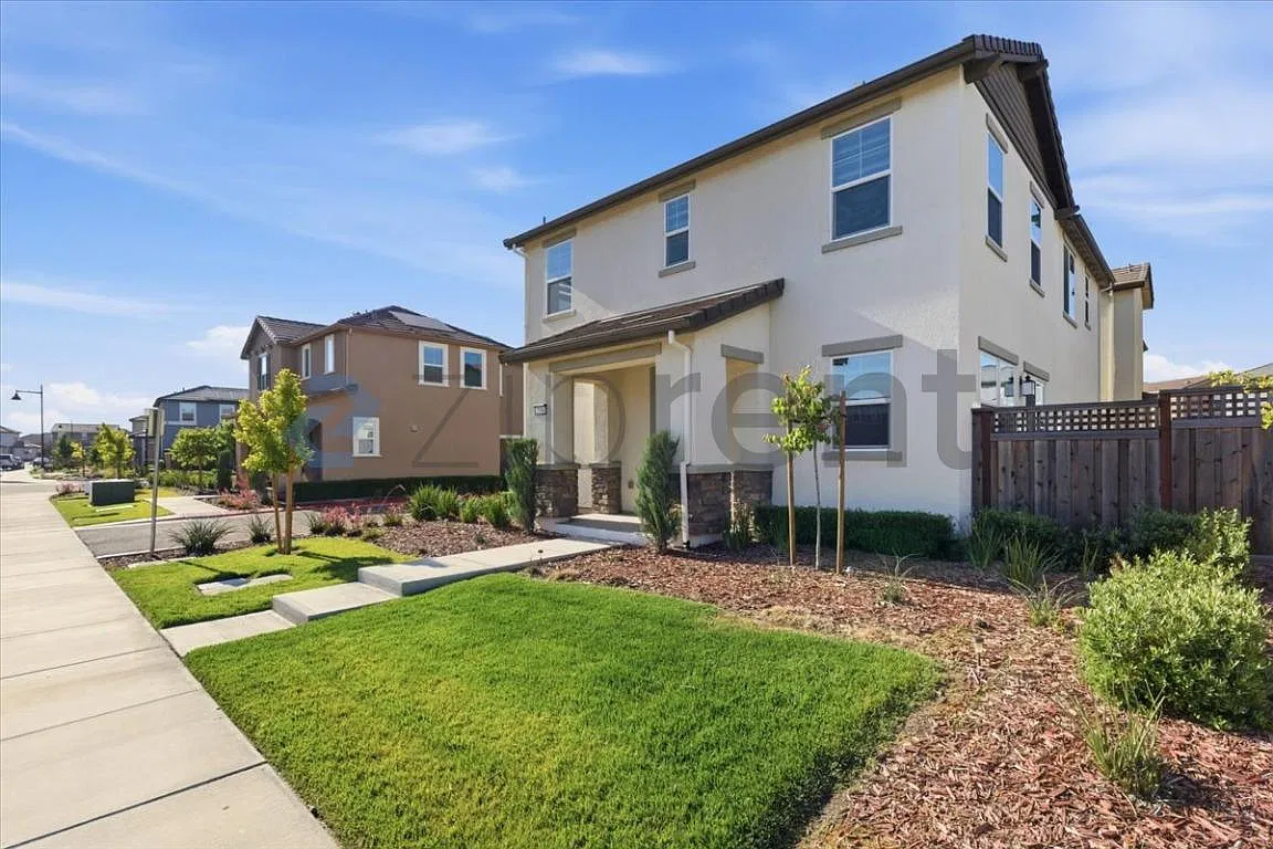 4 bed, 2185 sqft, $3,150 — Photo 2