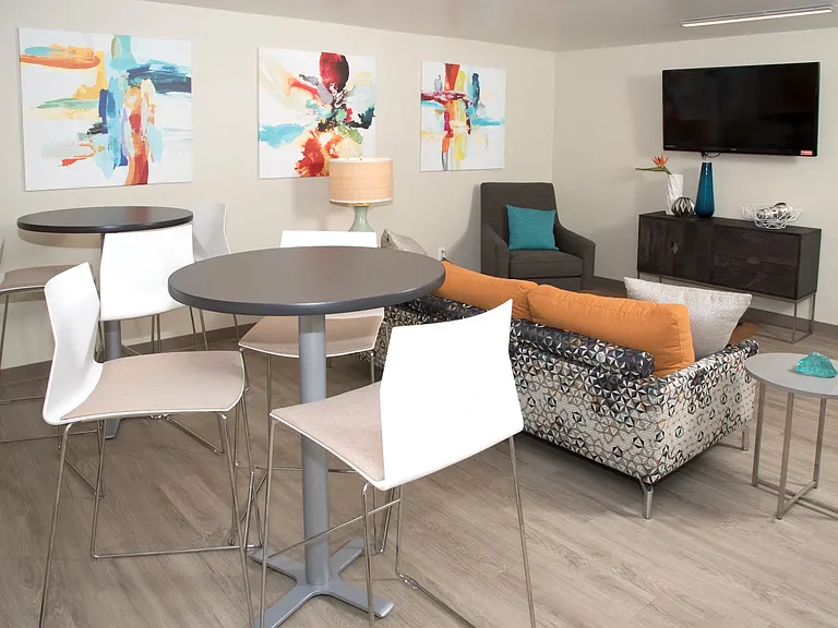 Continental Apartments — Photo 9