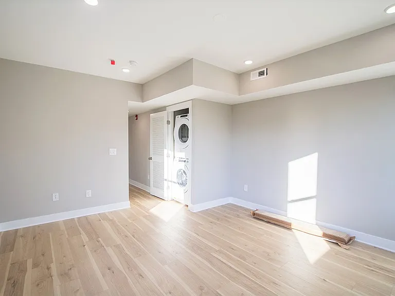 4926 Locust Street — Photo 5