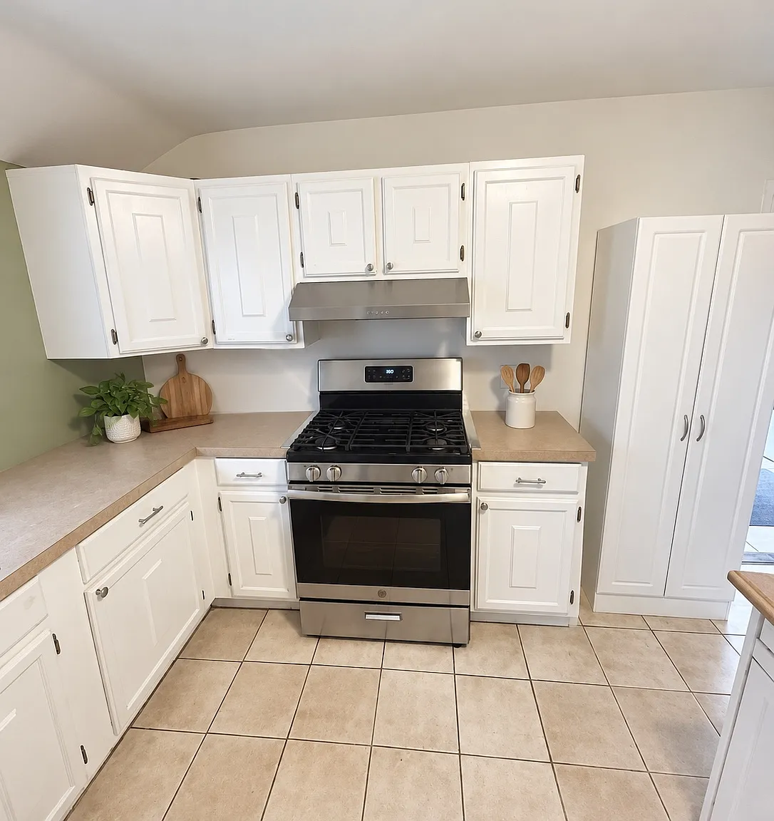 3 bed, 1250 sqft, $3,550 — Photo 2