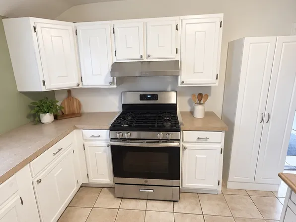 72 School St, Saugus, MA 01906