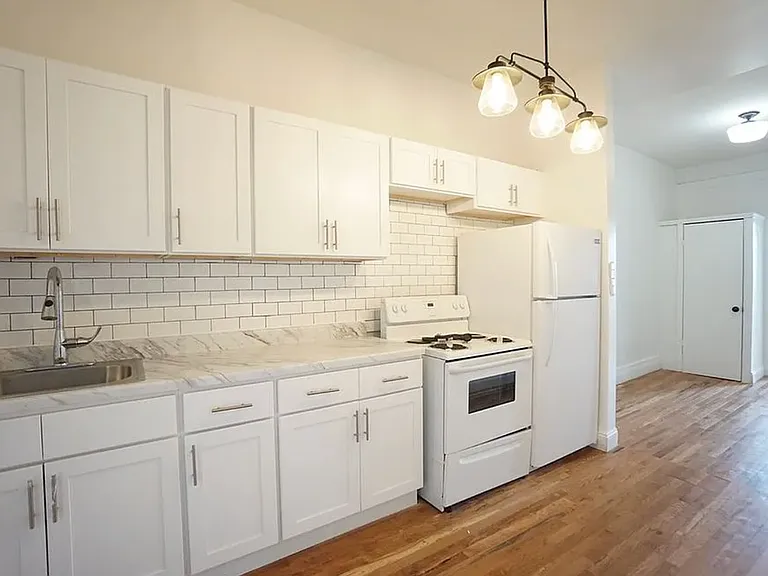 250 Stockholm St #4L — Photo 8