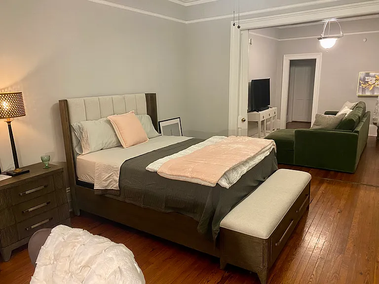 223 W Waldburg St #A — Photo 9