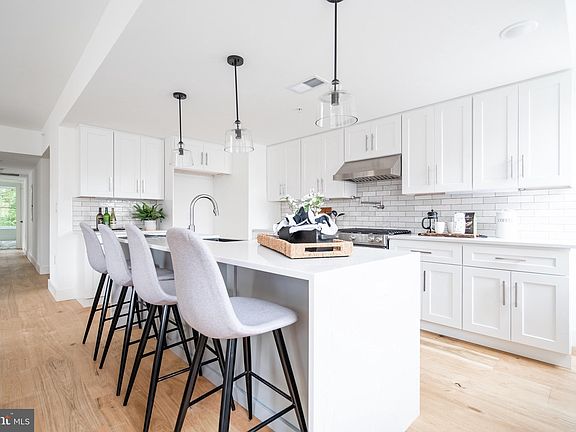 2nd image of 312 Washington St #502