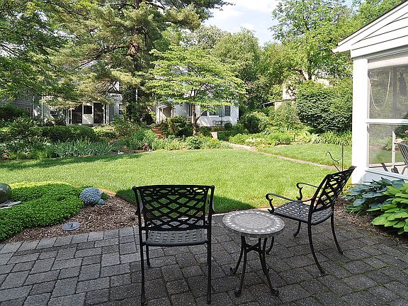 2nd image of 6 Ashburn Pl #1X