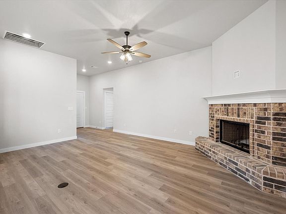5th image of 2711 Turner Ave