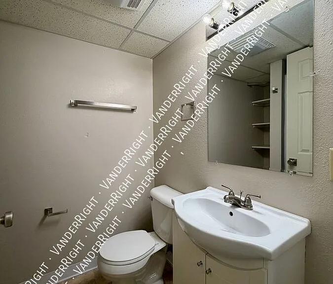 2801 S Summit Ave — Photo 18