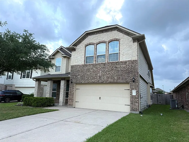 30515 Woodson Trace Dr — Photo 2