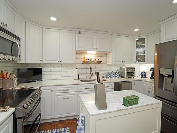 3rd image of 415 Bond Pl Unit 2-C