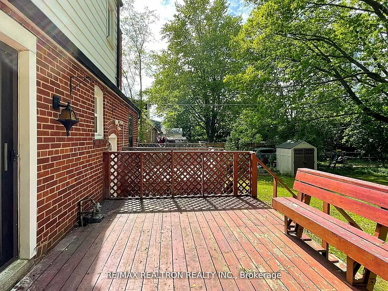 24 Highland Park Blvd — Photo 40
