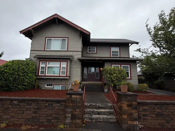 2306 3rd St, Tillamook, OR 97141