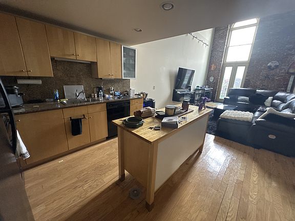 5th image of 900 Allen Ave