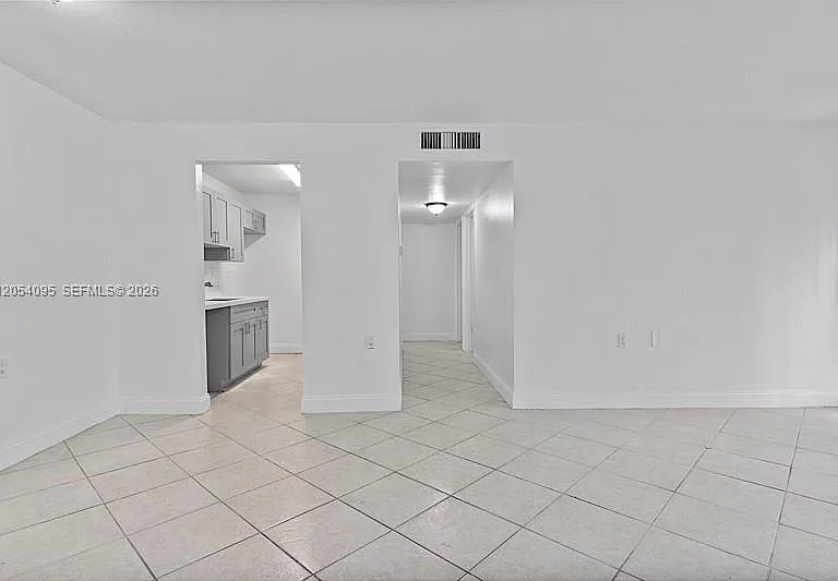 1201 Lake Victoria Dr #V — Photo 3