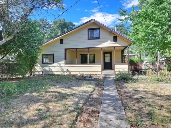 47563 Union St, Oakridge, OR 97463
