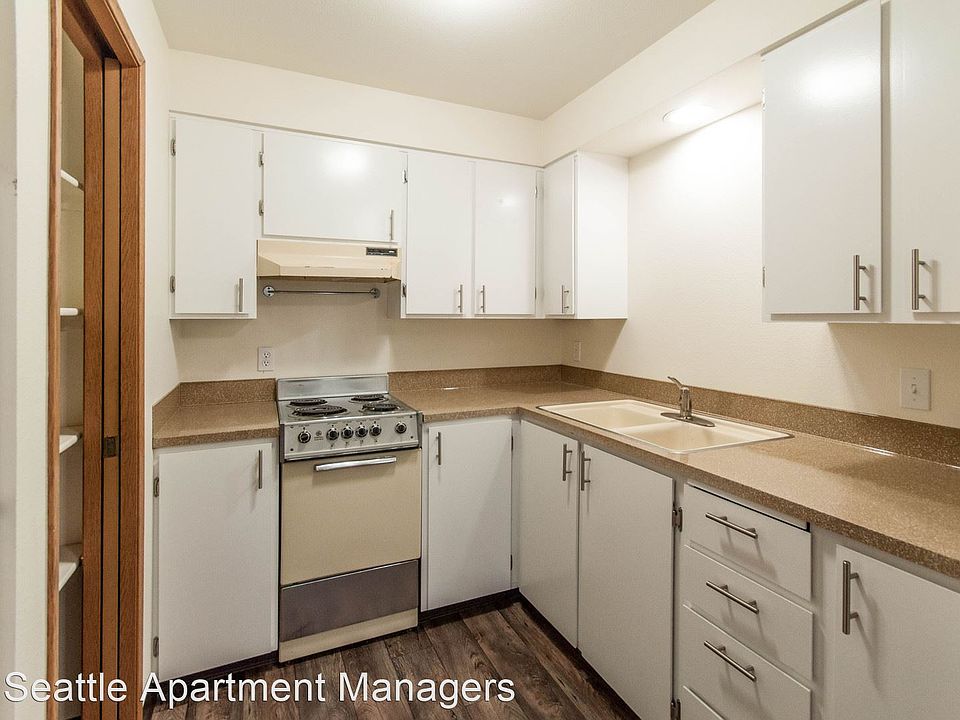 1st image of 28 NE Dogwood St #5