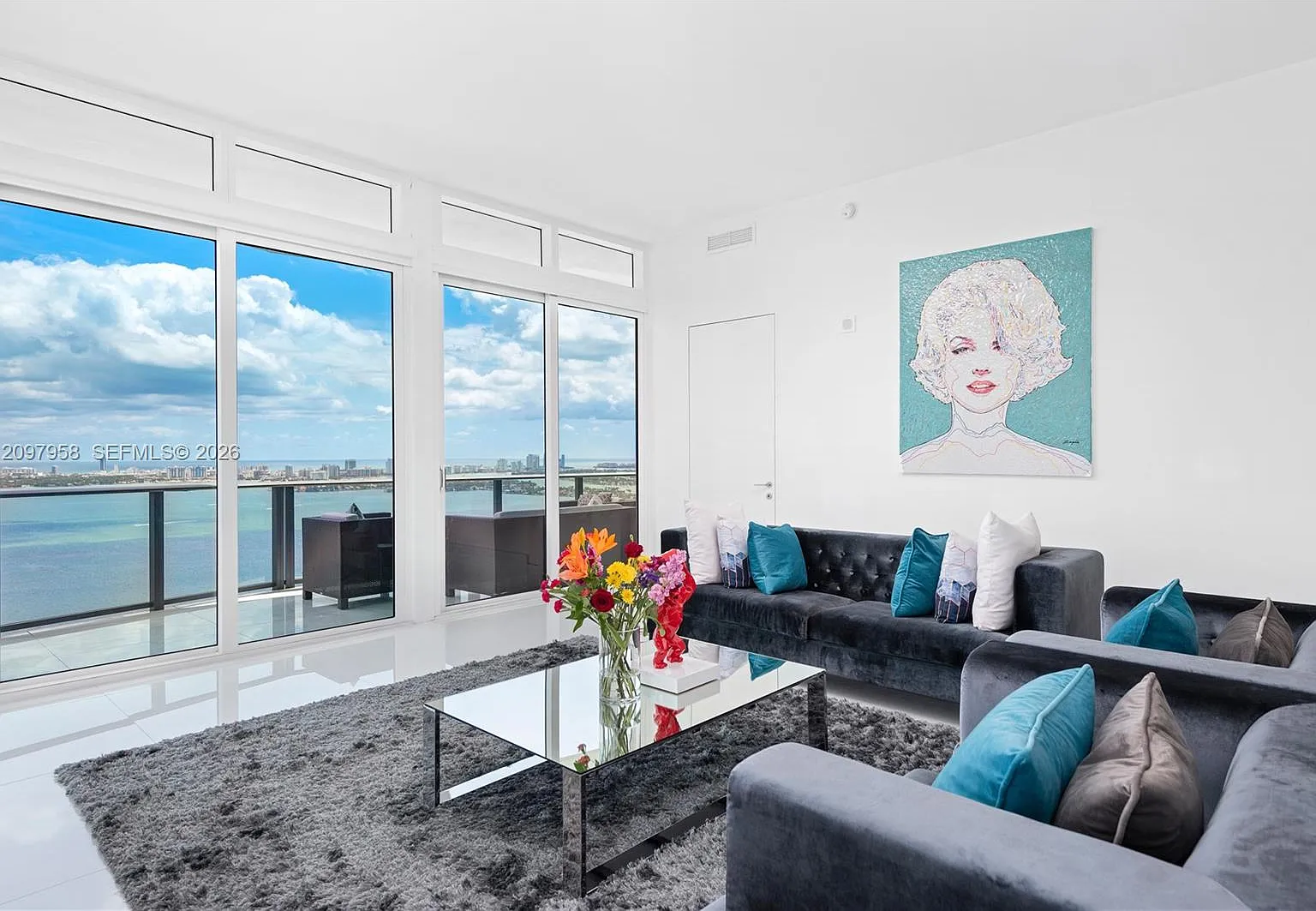 Icon Bay Condo — Photo 2