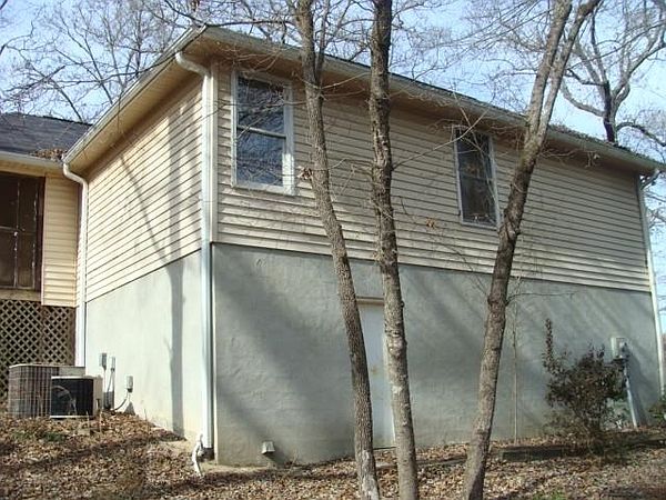 2nd image of 1376 E Wesley Chapel Rd