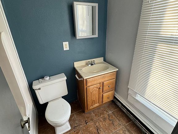 3rd image of 1022 15th Ave SE APT 6