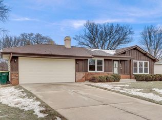 640 E Marion Ct, Oak Creek, WI 53154