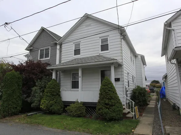 28 Moosic St, Wyoming, PA 18644