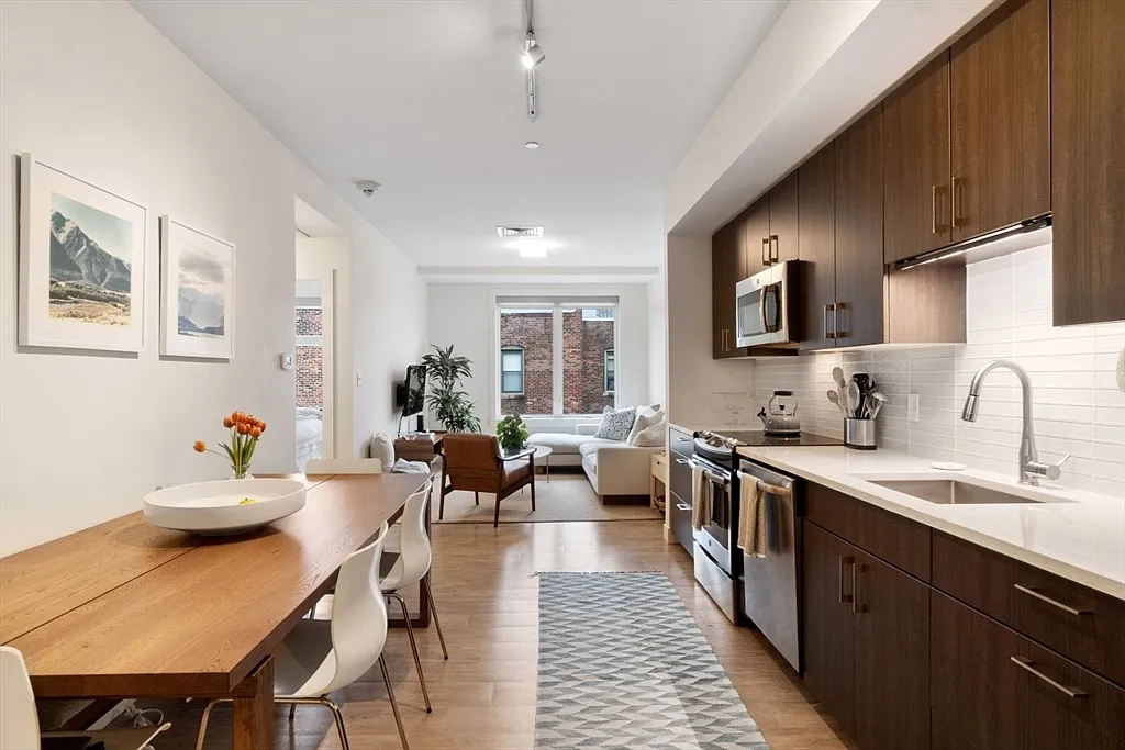 1 bed, 1.0 bath, 849 sqft, $3,900 — Photo 3