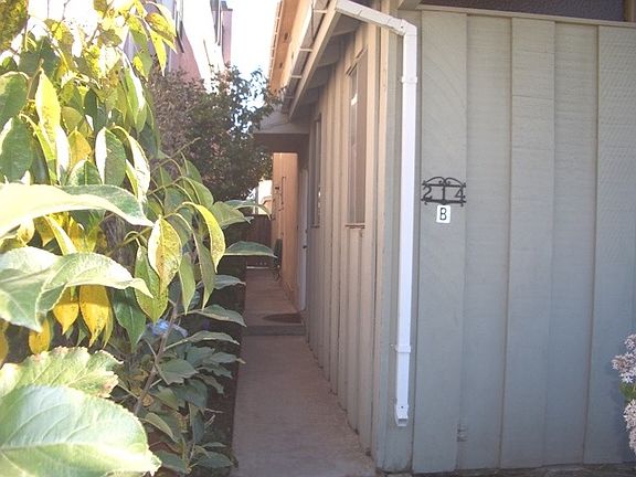 2nd image of 214 6th St #B