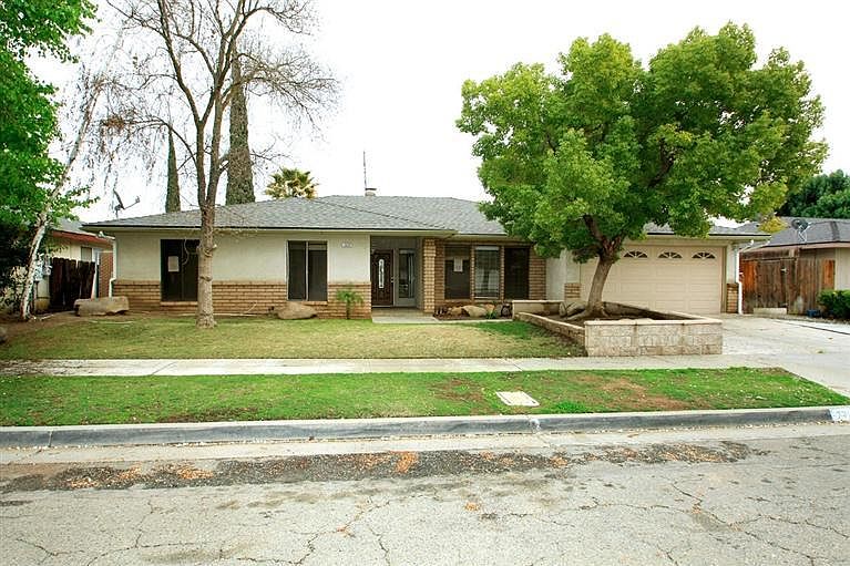 1st image of 7458 N 4th St