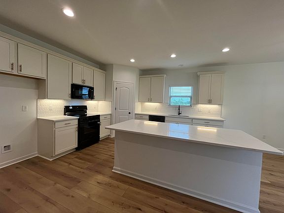 3rd image of 1507 Salton Ln