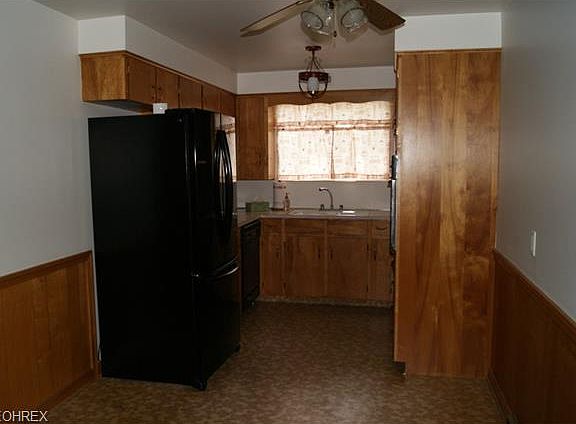 3rd image of 733 E Baird Ave