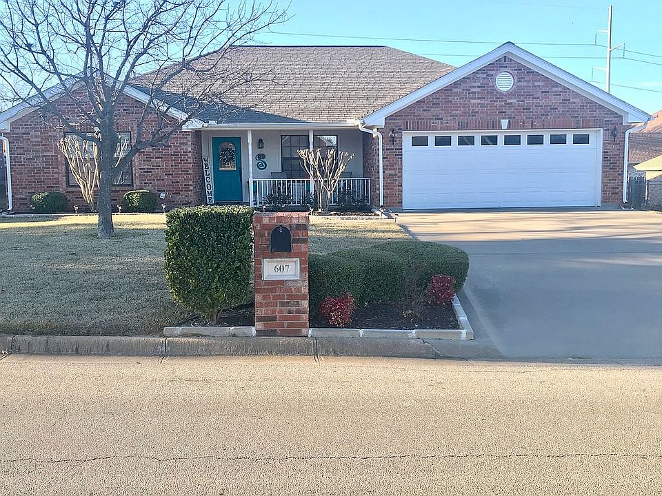 1st image of 607 Bluebonnet St