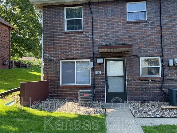2nd image of 904 NE 68th St
