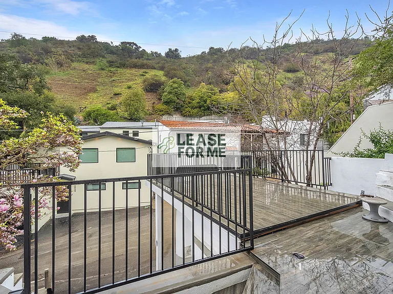 9848 Portola Dr — Photo 30